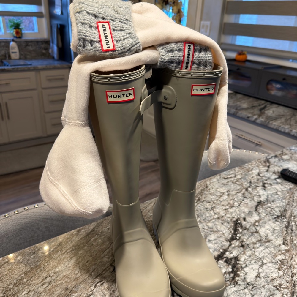NEW Hunter Green Rain Boots with Socks